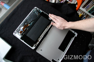 Illustration for article titled MacBook Air Tear Down: Sexy On the Inside Too